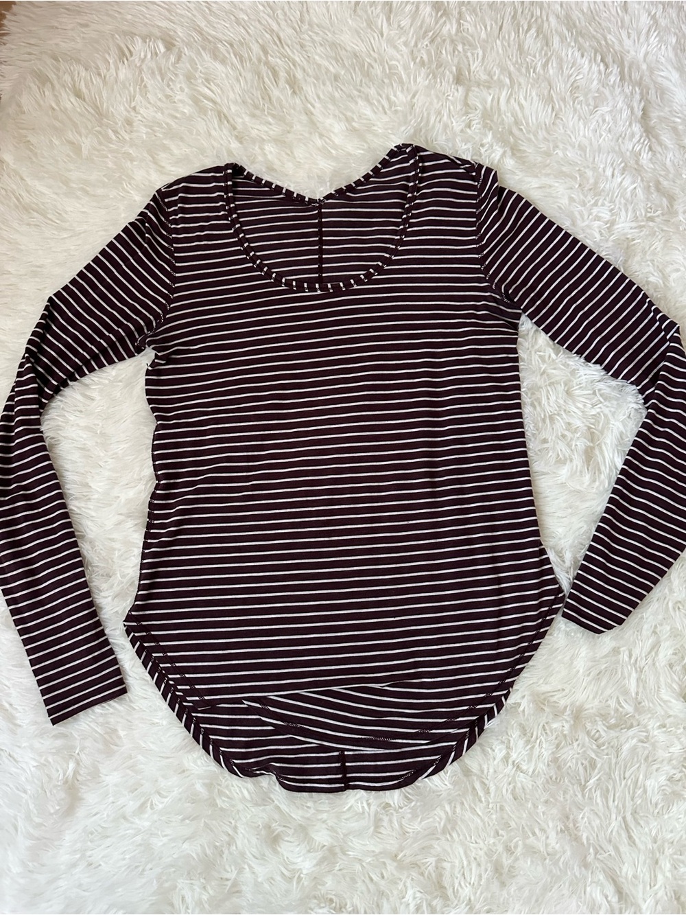 Lululemon Yogini 5 Year Long Sleeve Tee - Sz 6 - Picture 3 of 6